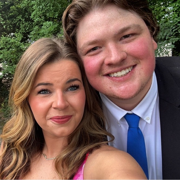 Meet your Posher, Kayla - Picture 2 of 10